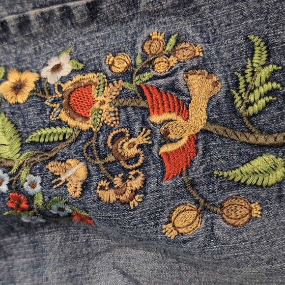 Embroidered Jeans Great For Summer 🌞 These Are The perfect Jeans! - Picture 7 of 8
